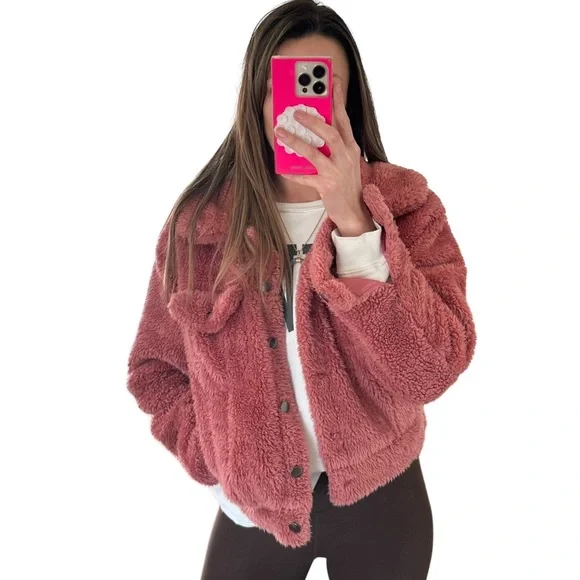 Cropped Faux Fur Fuzzy Coat in Pink - Like New - Size L - Picture 3 of 8